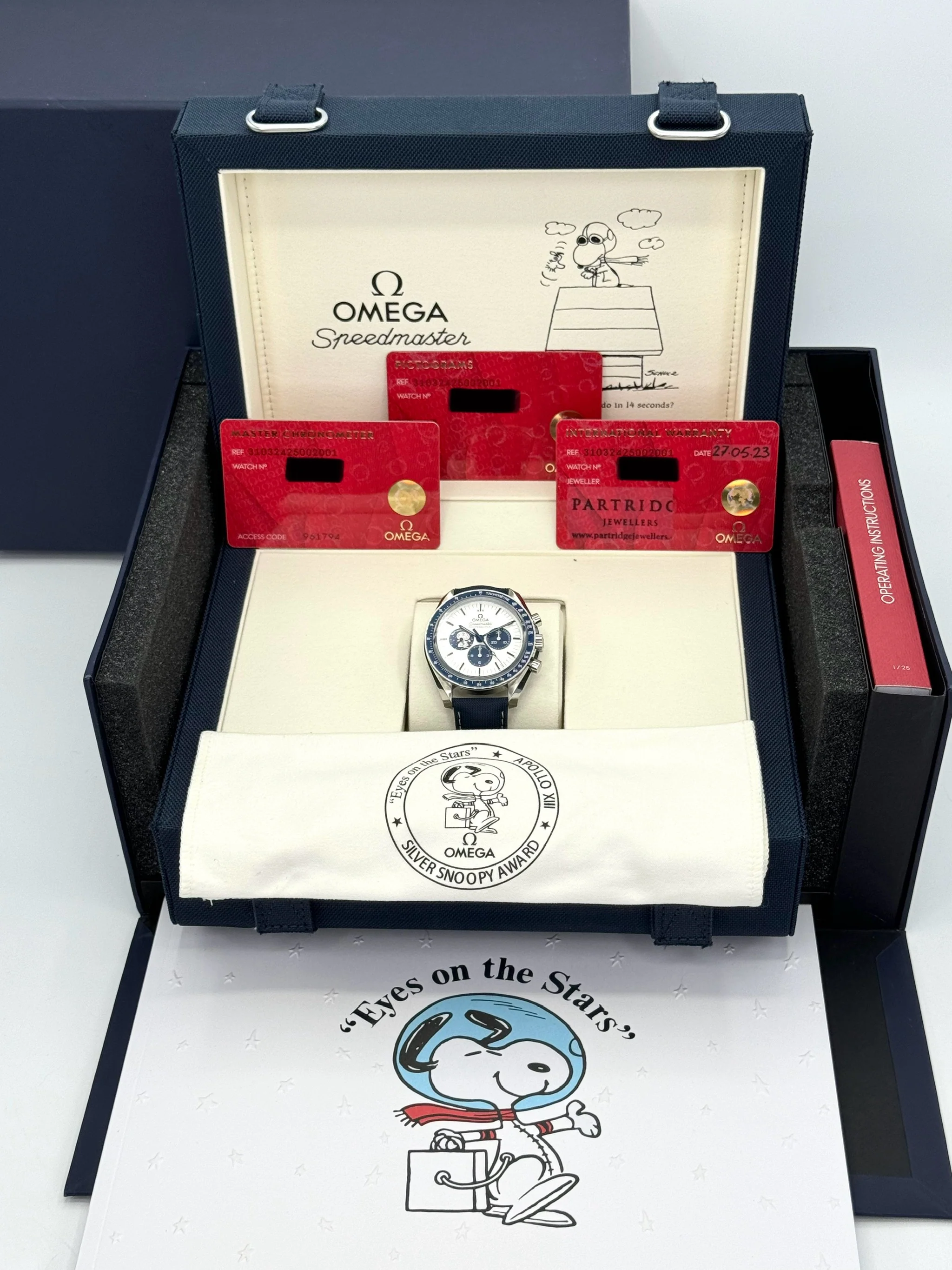 NEW 2023 Omega Speedmaster Silver Snoopy Award 310.32.42.50.02.001 - Image 14