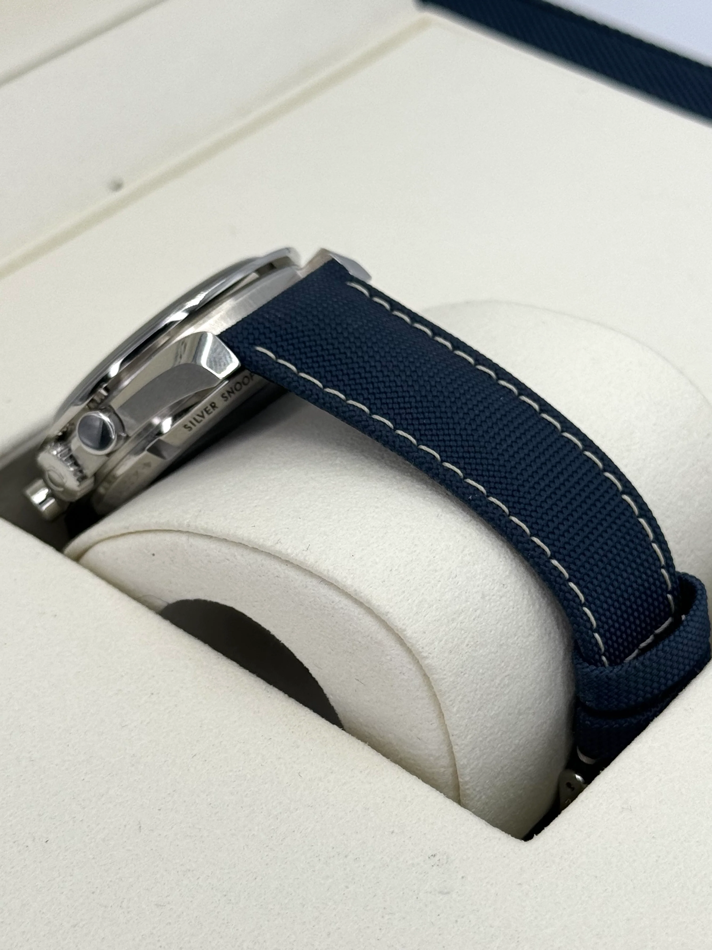 NEW 2023 Omega Speedmaster Silver Snoopy Award 310.32.42.50.02.001 - Image 9